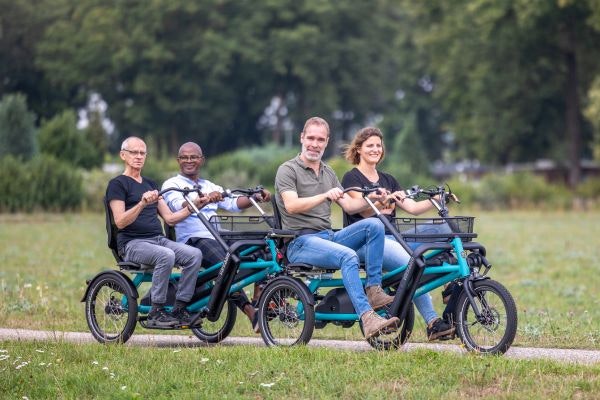 4 person side by side bike trailer behind duo bike Van Raam