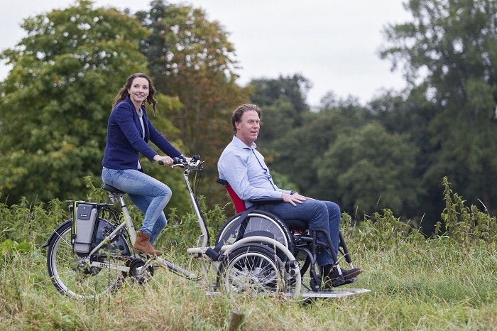 van raam cargo bike veloplus vor transport vom rollstuhl