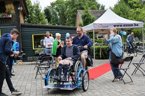 erste fahrt mit dem fahrradverteilungssystem veloplus in der gemeinde essen belgien