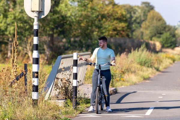 Van Raam Balance low step-trough bike alternative to Gazelle easyflow with both feet on the ground