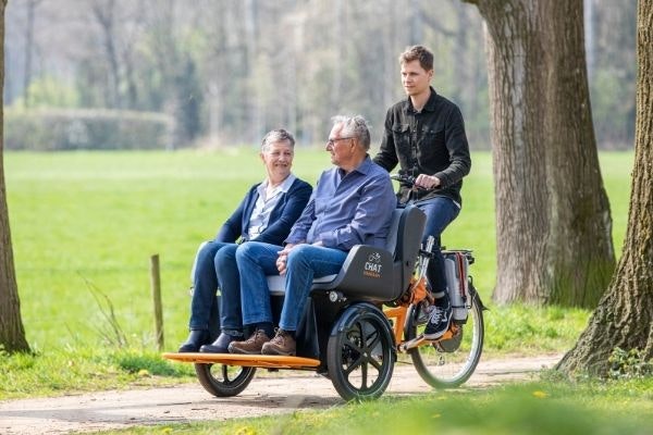 Experiment with adapted sharing bikes in Paris Chat rickshaw bike