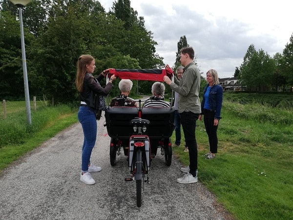 Rickshaw cargo bike Chat photo shoot Van Raam folding canopy