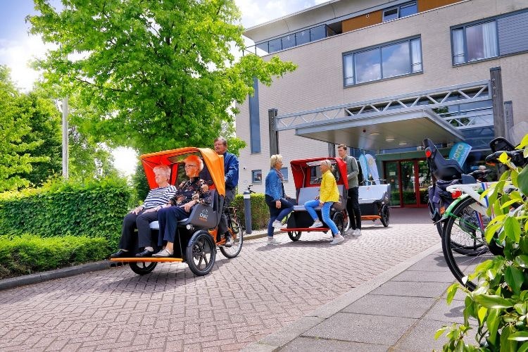 Van Rickshaw cargo bike bike chat at care institution