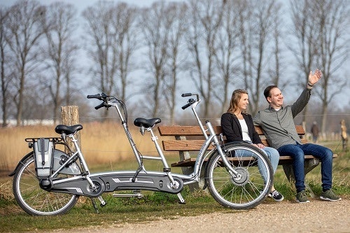 Twinny tandem together with one leg on bicycle Van Raam