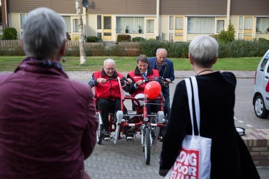 Nieuwe duofiets voor zorggroep Klazienaveen