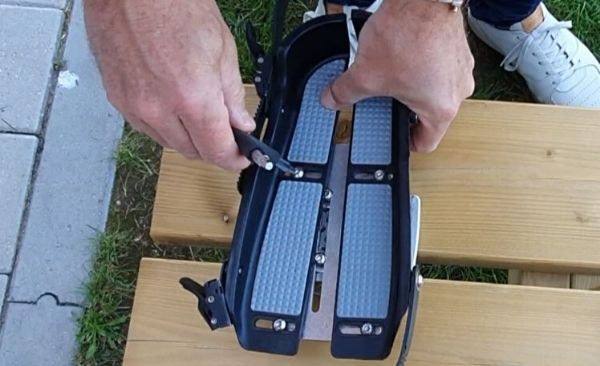 Attaching and adjusting the Van Raam footrest for special bike Tip