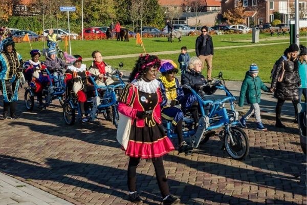 Sinterklaas op duofiets Van Raam