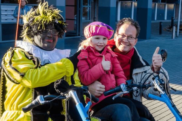 Sinterklaas in Leiderdorp komt op Fun2Go duofiets Van Raam