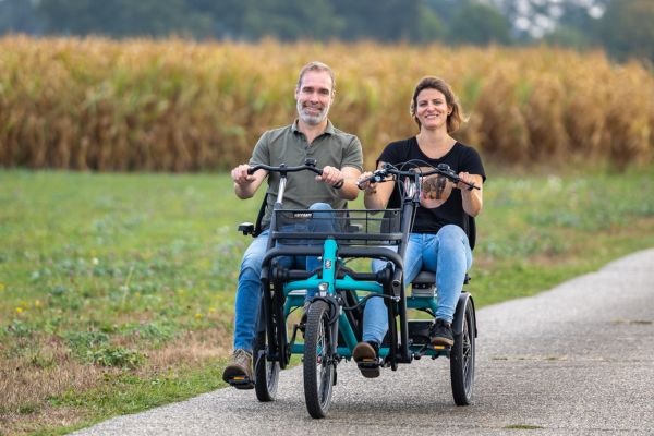 Cycling together with hemiplegia