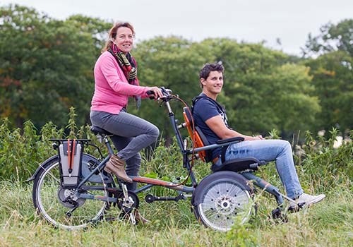 Neue angepasste Fahrräder Van Raam an Park Hoge Veluwe OPair-Rollstuhlrad geliefert