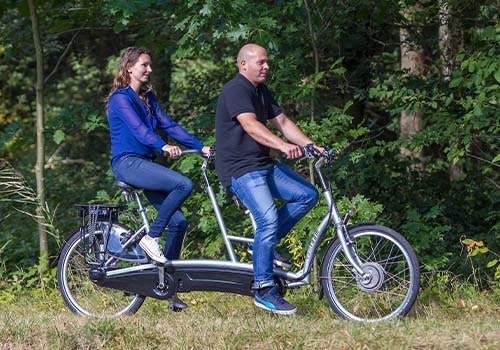 Neue angepasste Fahrräder Van Raam an Park Hoge Veluwe Twinny Tandem geliefert