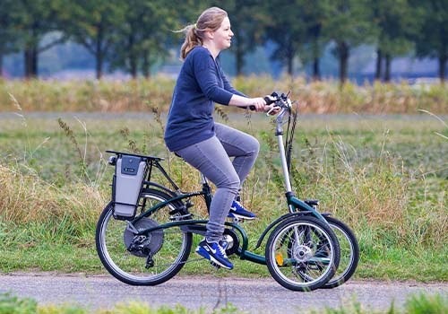Neue angepasste Fahrräder Van Raam an Dreirad von Park Hoge Veluwe Viktoria geliefert