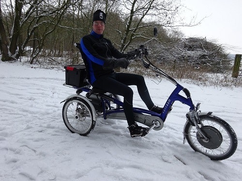 Driewielfiets voor volwassenen in sneeuw