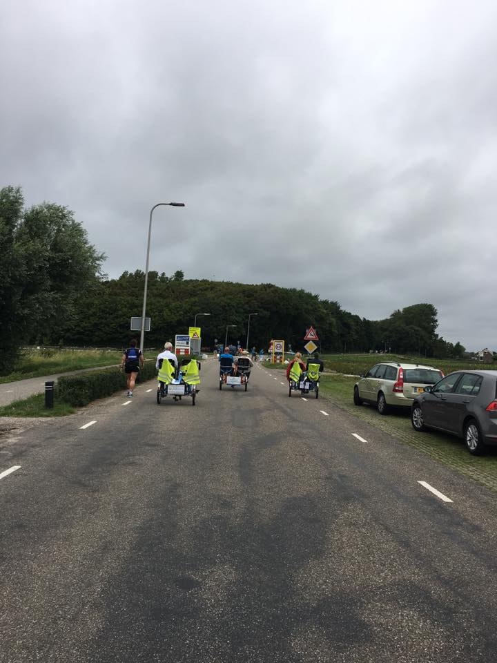 10 van Noordwijk hardloopwedstrijd met duofietsen