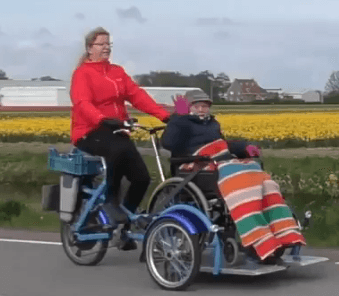 Rolstoelfiets fietsmaatjes