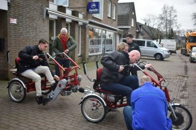 Fietsen op duofiets met aanhanger