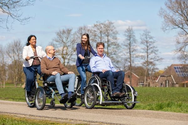 Rolstoelfietsen om te fietsen met een beperking Van Raam