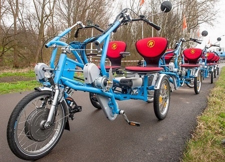 Side by side tandem fietsmaatjes blue