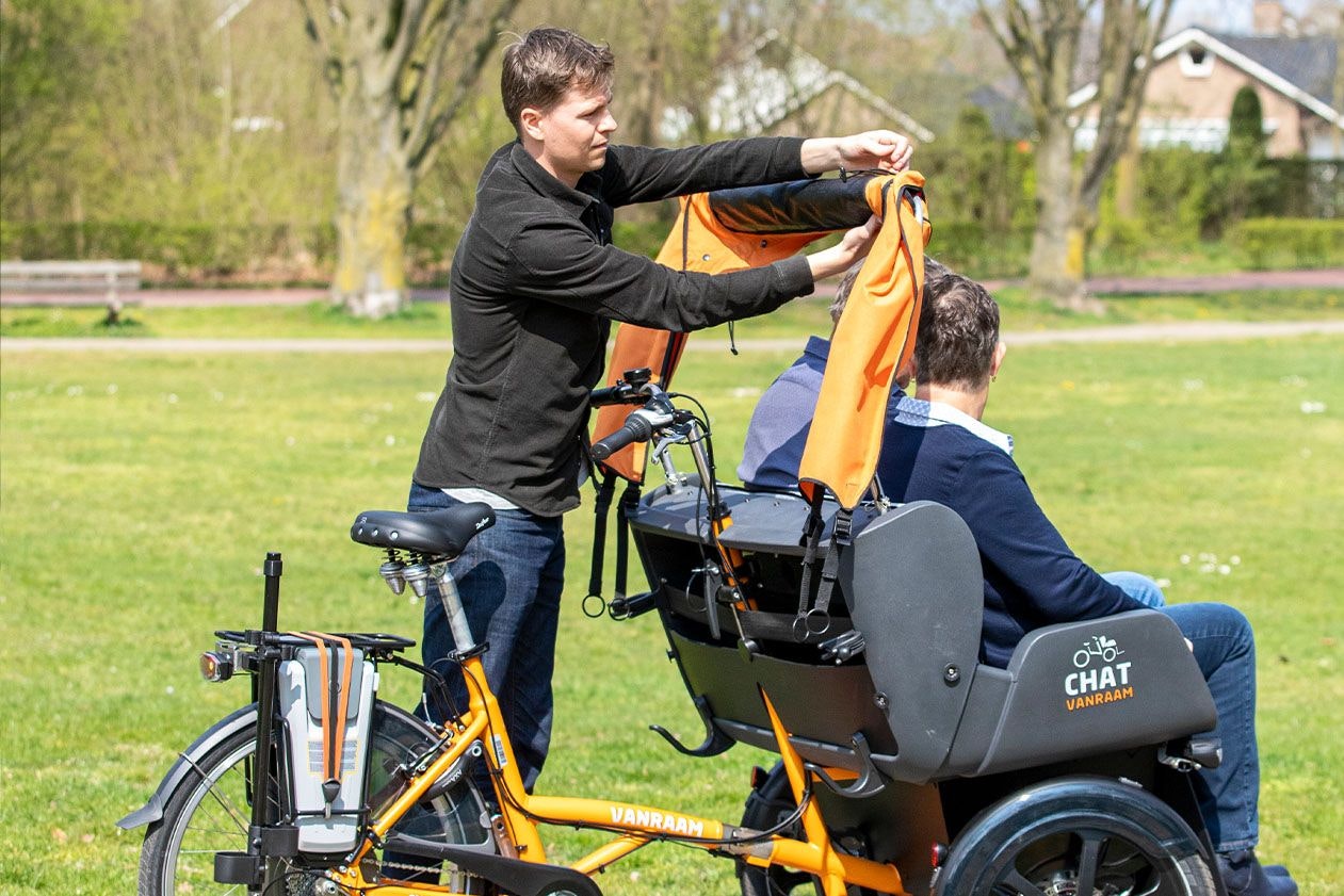 Chat transport bike Van Raam with canopy