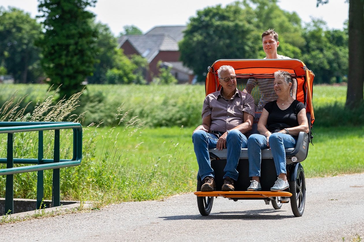 Van Raam Chat Senioren Rikscha Fahrrad für Pflegeheim