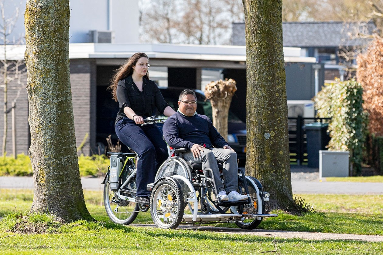 Cycling together wheelchair user 8 gears VeloPlus wheelchair transport bike