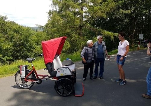 ALTERAktiv Siegen op de weg achter de schermen riksja fiets Chat
