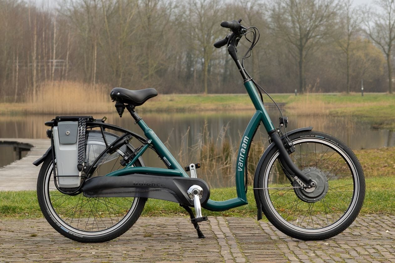 van raam balance tiefeinsteiger fahrrad mit 2 fuessen auf dem boden