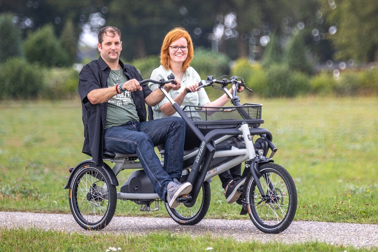 Duofiets op de weg Van Raam