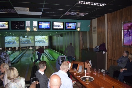 Bowlingwedstrijd met de dealers