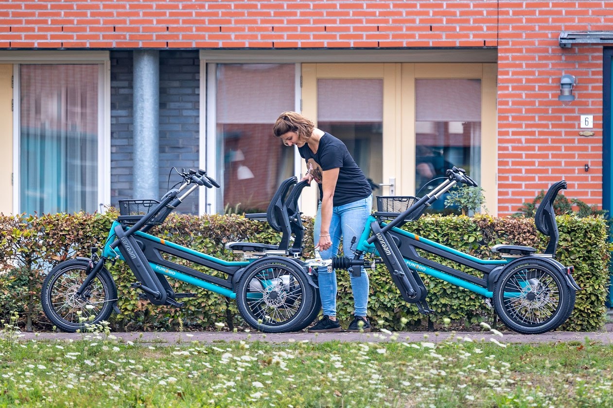 Koppel de Van Raam FunTrain fietstrein aanhanger achter de Fun2Go duofiets