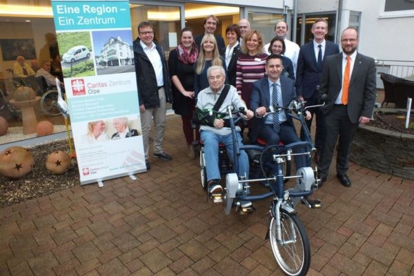 Barrierefreies Radfahren mit parallel Tandem Fun2Go im Caritas Zentrum Olpe