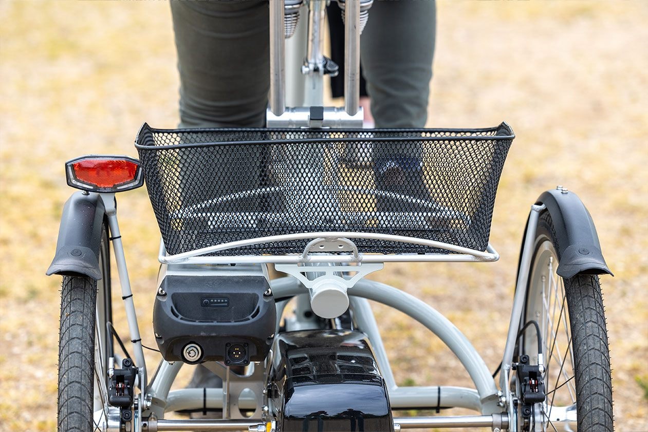 Tandem tricycle électrique avec enfant ou ado placé devant