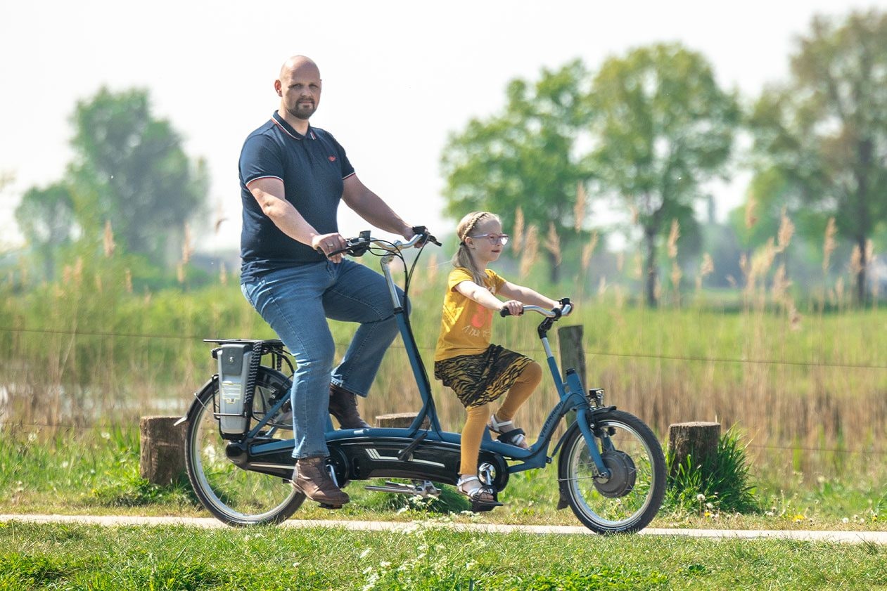 Tandem for parent with child in the front