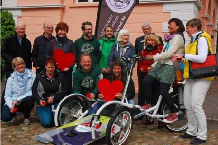 Van Raam Rollstuhlfahrrad im Alltag Jever