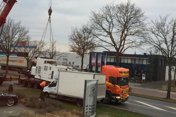 Lasersnijmachine opladen voor verhuizing