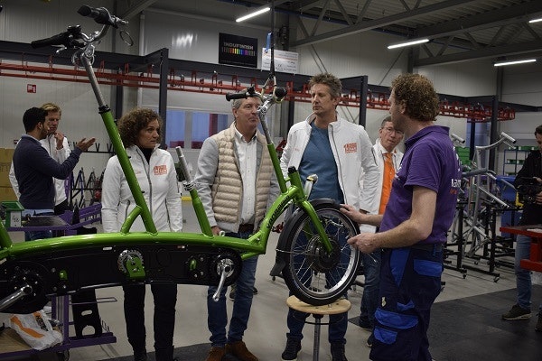 Edwin van der Sar foundation in montage Van Raam fietsfabriek