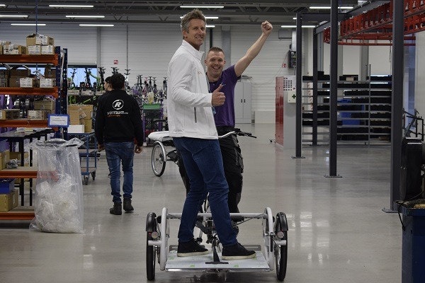 Rolstoelfiets Van Raam met Edwin van der Sar fietsfabriek