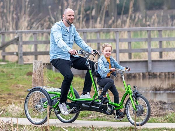 Versnellingen op aangepaste Van Raam fietsen Kivo Plus driewieltandem