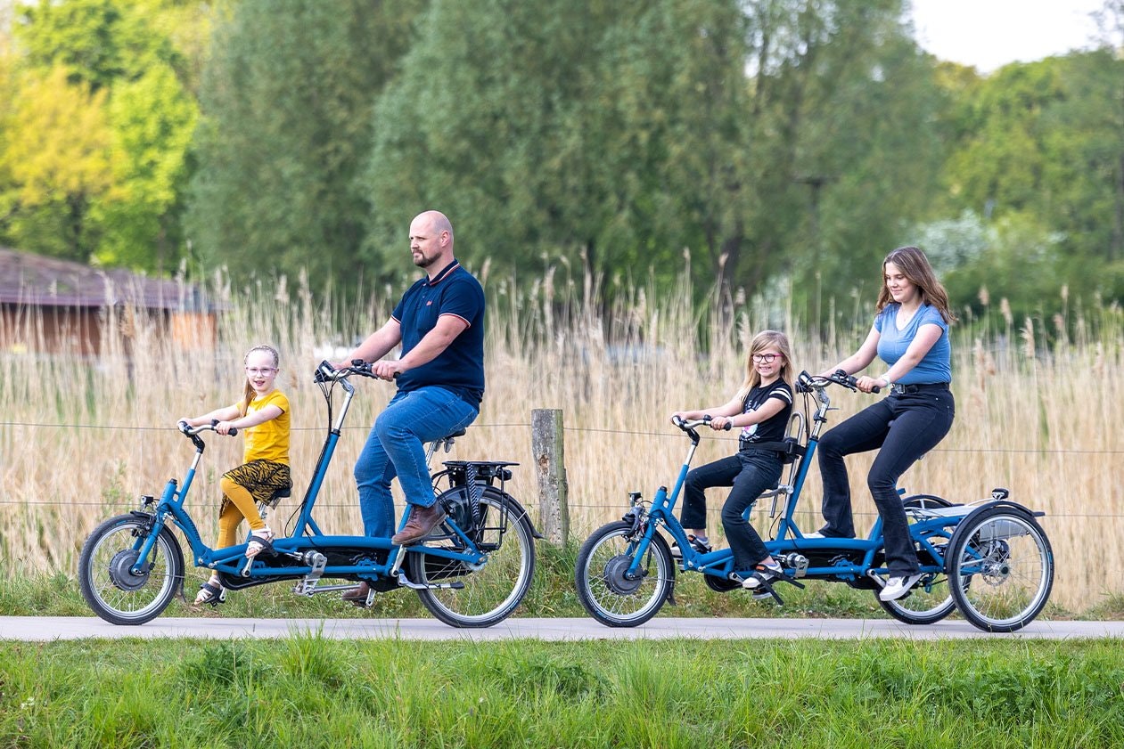 Van Raam Kivo tandem fiets kind voorop en Van Raam Kivo Plus tandem