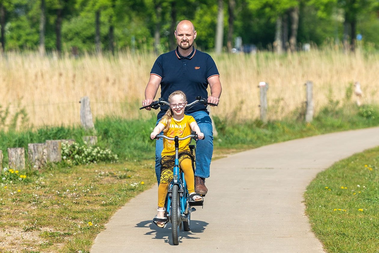 Vélo tandem Van Raam Kivo parent enfant pour un enfant handicapé