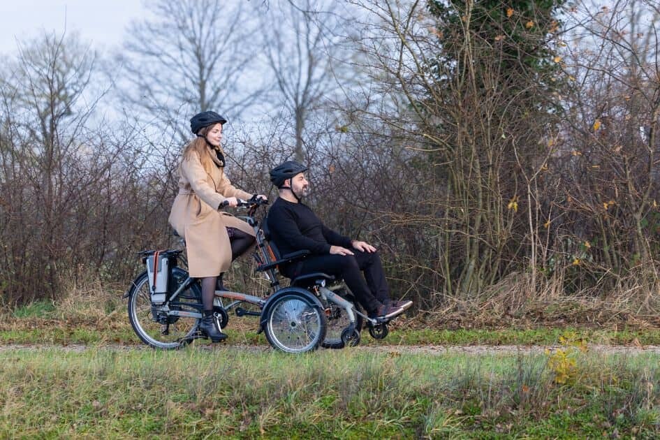 rolstoelfiets met trapondersteuning