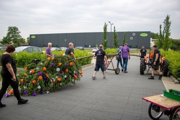 with a decorated maypole to the new factory hall Van Raam