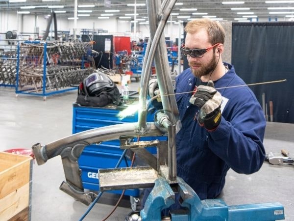 Die Zeitschrift Ambassador wirft einen Blick in die Fabrik Van Raam Produktion