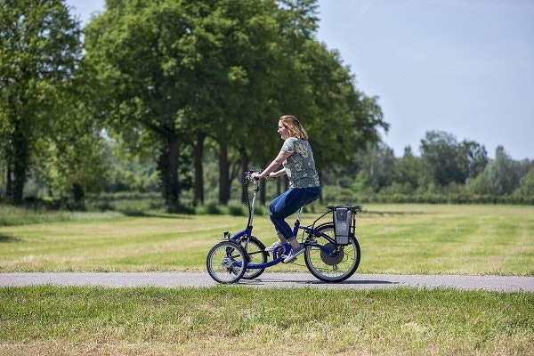Viktoria velos tricycle faire du velo avec une maladie cerebrale Van Raam