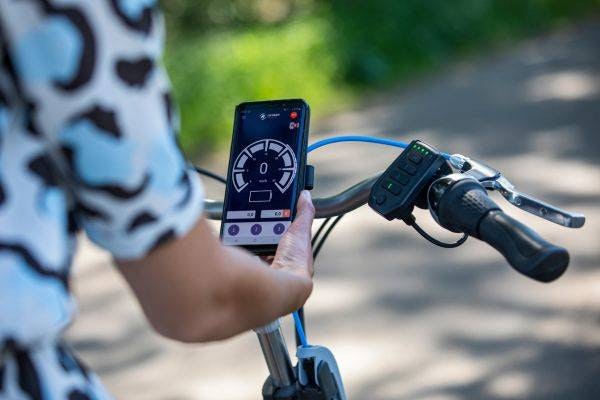 e-bike app van raam app on smartphone