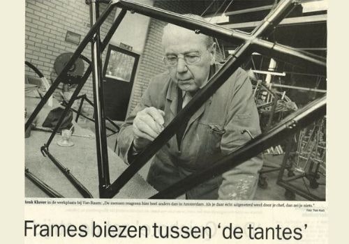 De Raam, fabricant de vélos adaptés avec Henk Kluver dans De Gelderlander en 2002