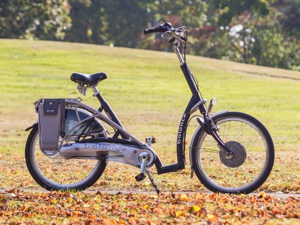 Balance 1 lage instap fiets met 2 voeten aan de grond