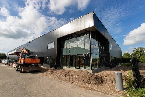 Einbau von Fenstern in einer neuen Halle Van Raam