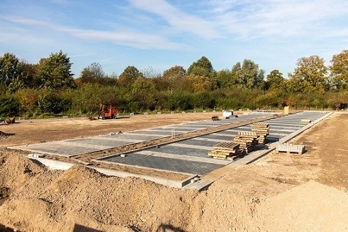 Erste Parkplatze werden an der neuen Halle Van Raam angelegt