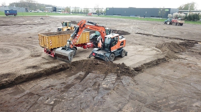 week 16 graafwerkzaamheden van raam nieuwbouw